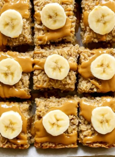 Delicious Peanut Butter Banana Baked Oatmeal in a bowl