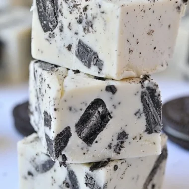 Delicious Cookies and Cream Fudge with cookie bits on top