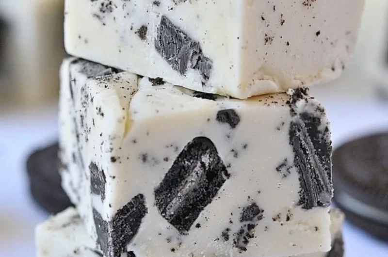 Delicious Cookies and Cream Fudge with cookie bits on top